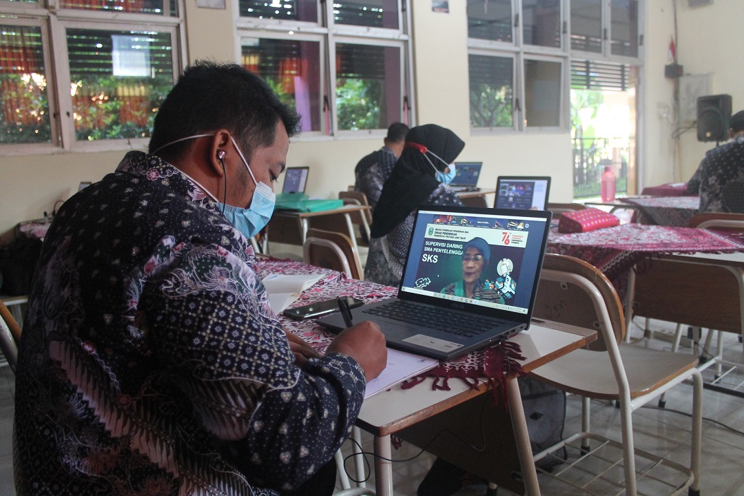 Supervisi Program SKS di SMAN 10 Surabaya