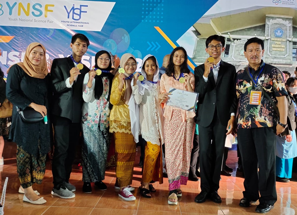 sman 10 surabaya juara yisf di bali